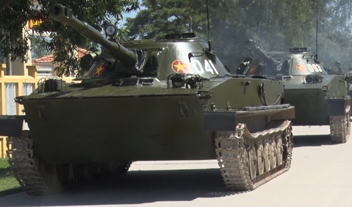 Thậm chí nhiều dự án nghiên cứu để cải tiến xe tăng PT-76 đã được khởi động do đây vẫn được coi là loại xe tăng chủ lục của Hải quân Đánh bộ Việt Nam. Nguồn ảnh: QPVN.