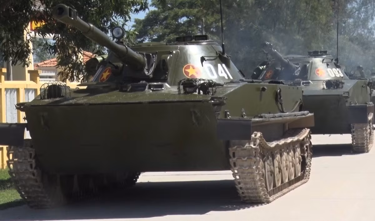 Thậm chí nhiều dự án nghiên cứu để cải tiến xe tăng PT-76 đã được khởi động do đây vẫn được coi là loại xe tăng chủ lục của Hải quân Đánh bộ Việt Nam. Nguồn ảnh: QPVN.