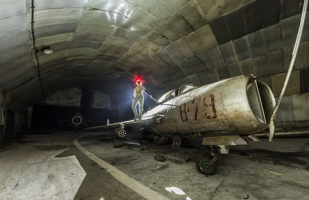 Ngay sau khi Nam Tư tan rã, sân bay này lập tức bị bỏ hoang và một loạt các loại máy bay chiến đấu đã bị bỏ rơi tại đây tới tận ngày hôm nay. Nguồn ảnh: QQ.