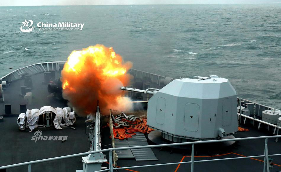 Hệ thống hoả lực chính trên tàu bao gồm một khẩu hải pháo cỡ nòng 76mm. Đây là loại pháo AK-176 do Liên Xô sản xuất, có tầm bắn tối đa 15,5km và có tốc độ bắn lên tới 120 viên mỗi phút. Nguồn ảnh: Chinamilitary.