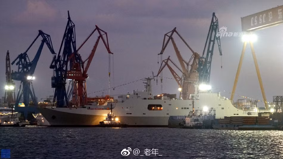 Tàu đổ bộ tấn công Type 071 được coi là lớp tàu đổ bộ tấn công có số lượng đông nhất của Bắc Kinh. Không chỉ phục vụ tốt khả năng đổ bộ tấn công, lớp tàu này còn phù hợp với nhiều loại nhiệm vụ và có các tính năng không một loại tàu đổ bộ nào khác của Hải quân Trung Quốc có được. Nguồn ảnh: Chinamilitary.