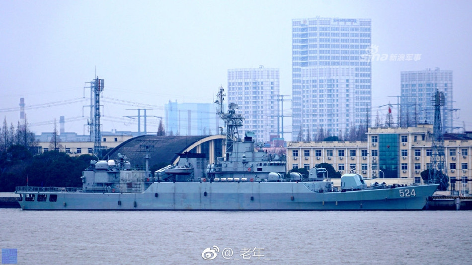 Type 053H3 là lớp tàu khu trục mang tên lửa thế hệ hai được Trung Quốc thiết kế từ thập niên 90 của thế kỷ trước. Loại tàu chiến này có độ giãn nước chỉ 2.250 tấn và có chiều dài 112 mét, lườn rộng 12,4 mét kèm theo độ mớm nước 4,3 mét. Nguồn ảnh: QQ.