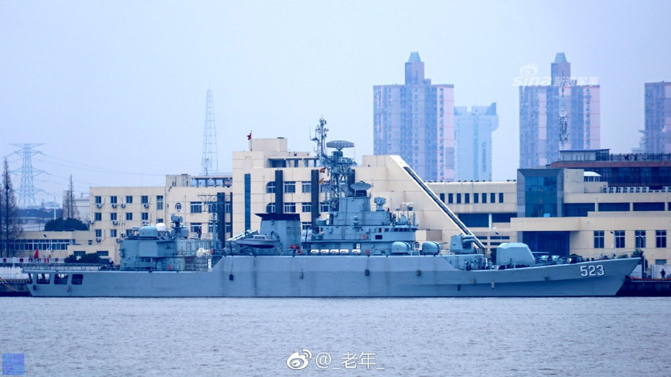 Đây là hai tàu đầu tiên được Trung Quốc đóng theo lớp Type 053H3. Chiếc đầu tiên mang tên Liên Vân Cảng được nhập biên chế hạm đội biển Đông Hải từ năm 1998 và chiếc thứ hai cũng phục vụ trong hạm đội Đông Hải từ năm 1999 mang tên Gia Hưng. Nguồn ảnh: QQ.