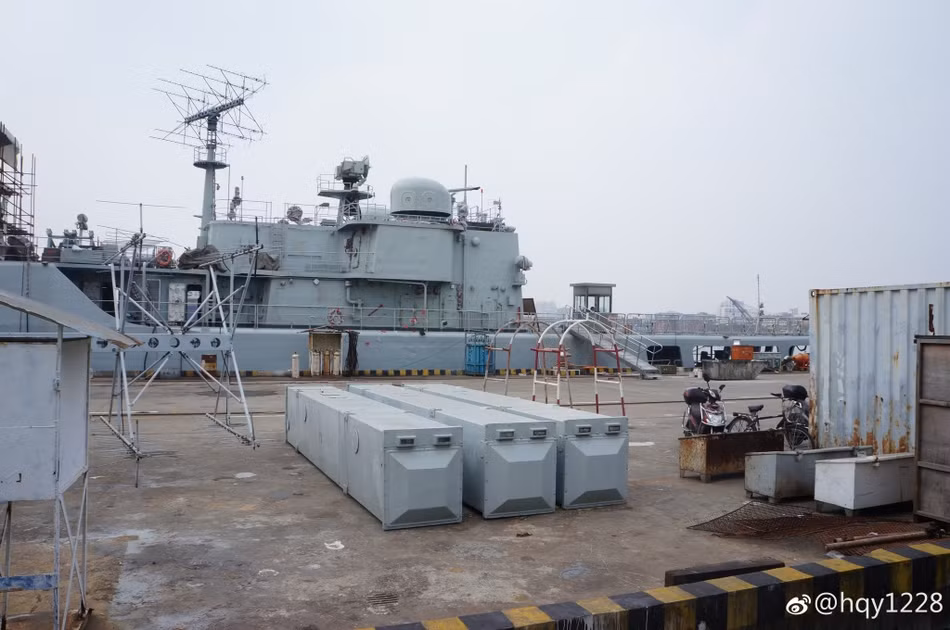 Hiện tại không có thông tin chính xác về cái giá mà Bangladesh phải trả cho hai khu trục hạm hàng "second hand" này. Tuy nhiên nhiều chuyên gia cho rằng hai khinh hạm đời cũ đã qua sử dụng này sẽ có giá rất rẻ, chỉ vào khoảng 100 tới 120 triệu USD cho mỗi chiếc. Nguồn ảnh: QQ.