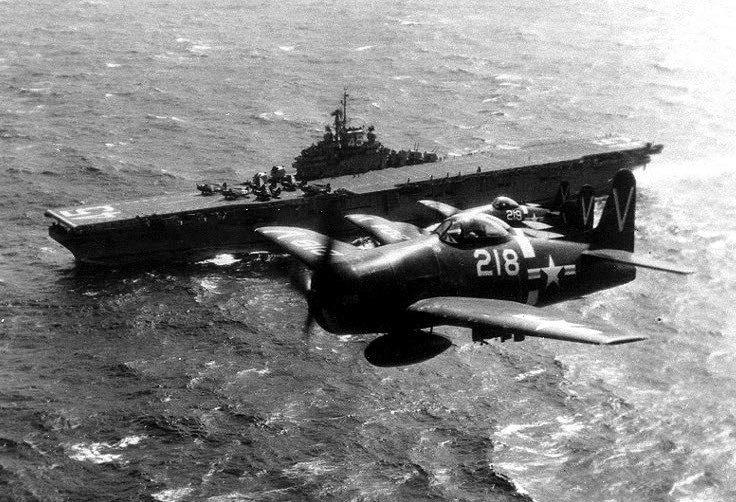 Đối diện với đội tàu khổng lồ này của Mỹ, Nhật lại chỉ có vỏn vẹn 10 tàu sân bay và tất cả đều bị sức mạnh Mỹ nhấn chìm xuống lòng đại dương. Nguồn ảnh: USnavy.