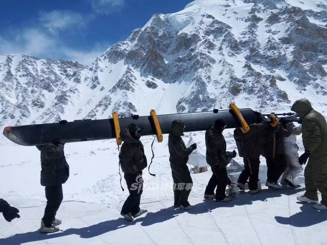 Quá trình sửa chữa bao gồm thay cánh quạt, sửa lại động cơ, thay ác quy định và kiểm tra được tiếp tục tiến hành giữa cái lạnh cắt da cắt thịt của mùa đông năm 2018. Phía Ấn Độ quyết định sẽ tiếp tục tiến hành sửa chữa bất chấp mùa đông năm nay. Nguồn ảnh: Sina.