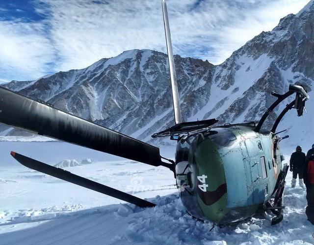 Tháng 1/2018, một chiếc trực thăng Polaris của Quân đội Ấn Độ mang số hiệu IA-1144 đã bị tai nạn khi bay và bị buộc phải hạ cánh khẩn cấp ở vùng Kashmir. Tuy nhiên vào thời gian đó, do điều kiện thời tiết quá khắc nghiệt nên quá trình giải cứu không được tiến hành. Nguồn ảnh: Sina.