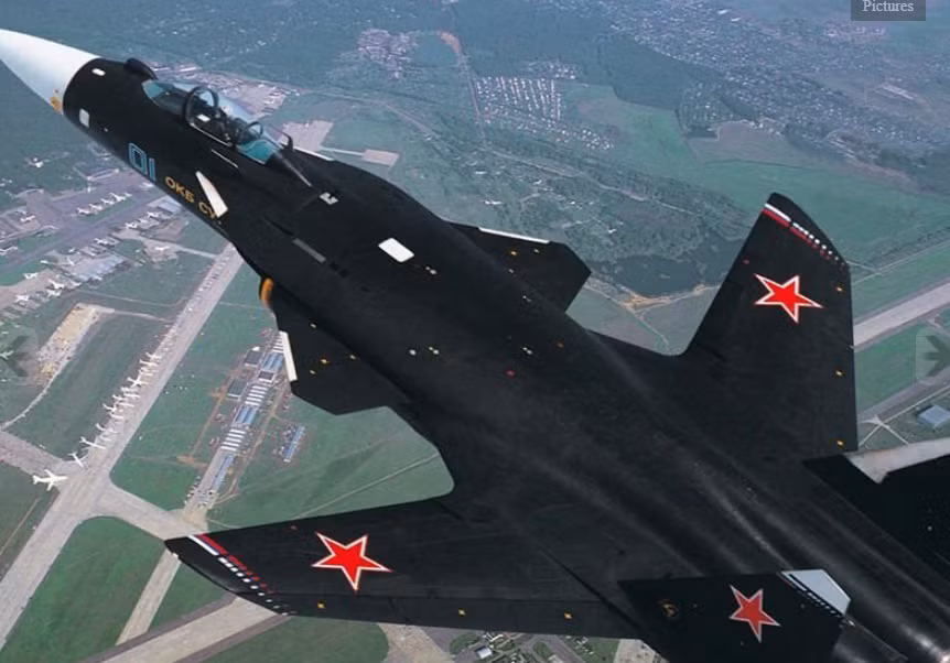 Vào ngày 25/9/1997, Sukhoi S-37 Berkut (Đại bàng Hoàng gia) thực hiện chuyến bay đầu tiên của mình từ sân bay của trung tâm thử nghiệm bay tại Zhukhovskiy. Nguồn ảnh: Militarytoday.