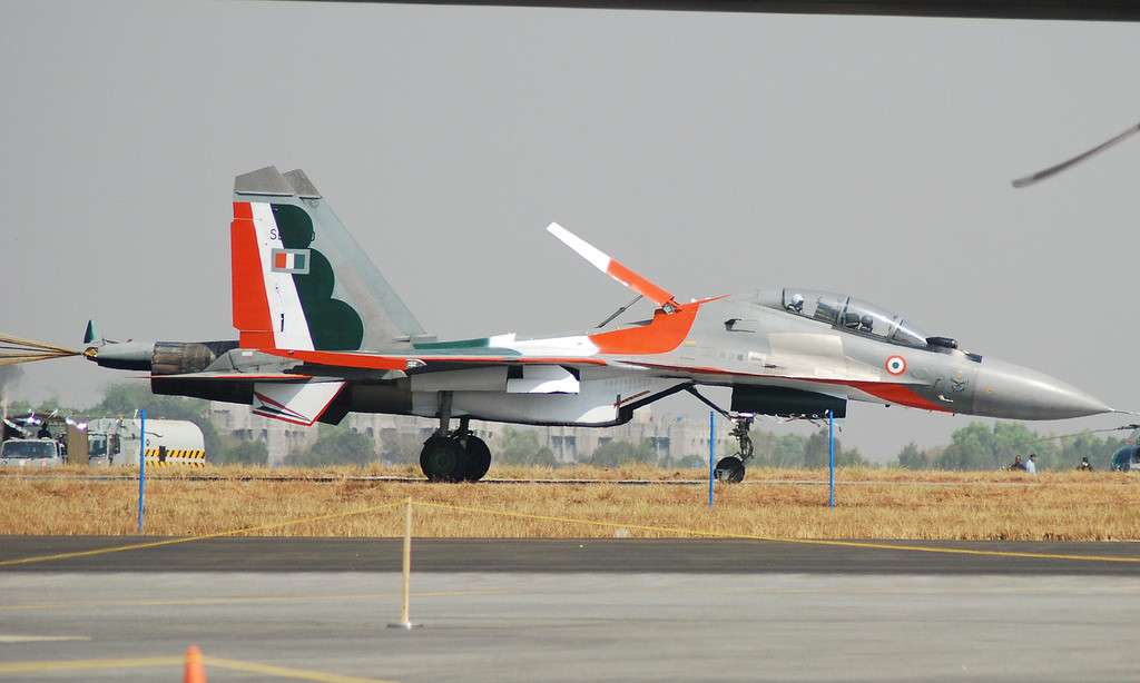 Su-30MKI là phiên bản chiến đấu cơ đa năng hai ghế ngồi, hai động cơ được thiết kế bởi Tập đoàn chế tạo máy bay Sukhoi của Nga và được lắp ráp bởi Ấn Độ dựa trên hợp đồng chuyển giao công nghệ giữa hai quốc gia này. Nguồn ảnh: Loner.