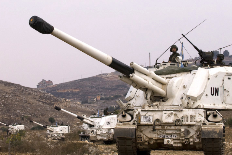 Được xây dựng trên khung gầm của xe tăng chủ lực chiến trường AMX-30, pháo tự hành AU-F1 GCT có trọng lượng tổng cộng 42 tấn kèm theo hệ thống động cơ công suất 720 mã lực cho phép nó di chuyển được với tốc độ tối đa 60 km/h. Nguồn ảnh: Militarytoday.