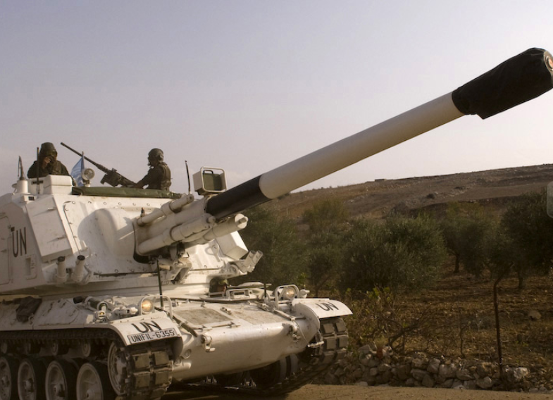 Tầm hoạt động của khẩu pháo này vào khoảng 500 km kèm theo đó là khả năng vượt đường trường trên lý thuyết thì khá tốt nhưng thục tế do nó có trọng tâm khá cao nên việc di chuyển vào những đoạn đường xấu được khuyến cáo là hạn chế tối đa. Nguồn ảnh: Militarytoday.