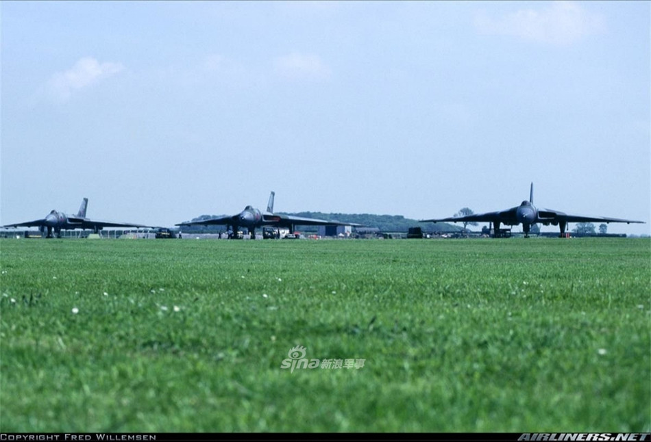 Tổng cộng Không quân Hoàng gia Anh từng sở hữu 136 chiếc máy bay ném bom chiến lược loại này. Các máy bay ném bom chiến lược Avro Vulcan có giá xuất xưởng vào khoảng 750.000 Bảng vào năm 1956. Nguồn ảnh: Airliners.