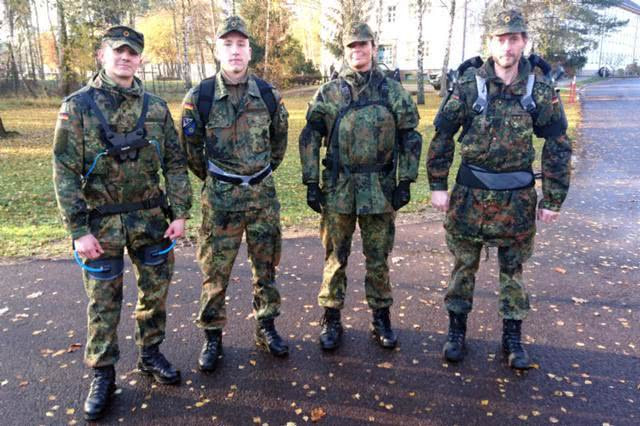 Quân đội Đức hiện cũng đang thử nghiệm một loại trang phục trợ lực được thiết kế theo kiểu Exoskeleton để tăng khả năng hoạt động cho binh lính trên chiến trường. Nguồn ảnh: QQ.