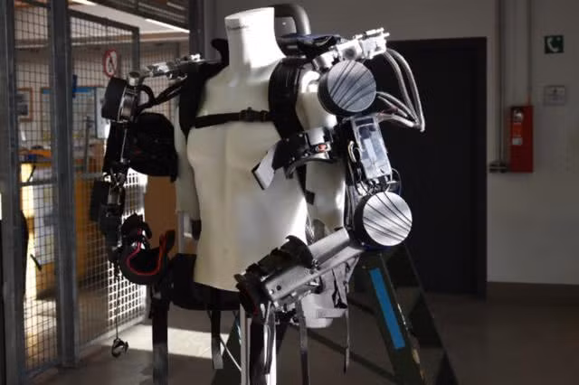 So với những bộ Exoskeleton được Nga và Mỹ thiết kế, có thể thấy Exoskeleton của Đức gọn gàng hơn rất nhiều với các chi tiết máy không hề cồng kềnh nhưng rất chắc chắn. Nguồn ảnh: QQ.