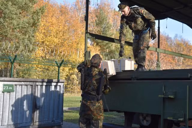 Loại trang phục này sẽ trợ lực cho người lính trong mọi hoạt động thường ngày như mang vác đồ đạc, vận chuyển hàng hoá hay thậm chí là khi đánh tay đôi với đối phương. Nguồn ảnh: QQ.
