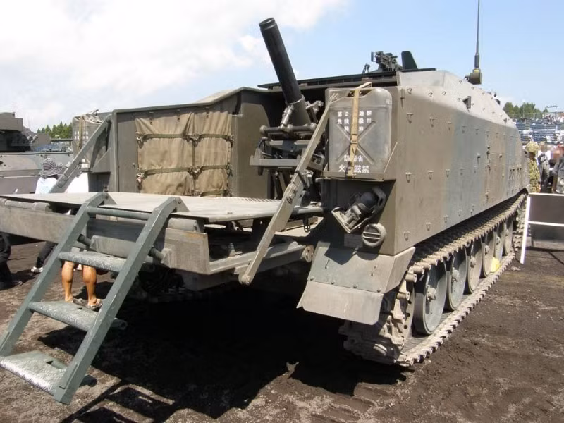 Cối tự hành Type 96 được trang bị giáp dày 120mm với phần trên của cả hai bên đều được vát nghiêng 45 độ. Mặc dù vậy, dường như khả năng thực chiến của khẩu cối tự hành này là khá thấp nên Phòng vệ Nhật Bản tỏ ra không mất mặn mà với mẫu cối tự hành này. Nguồn ảnh: Military.