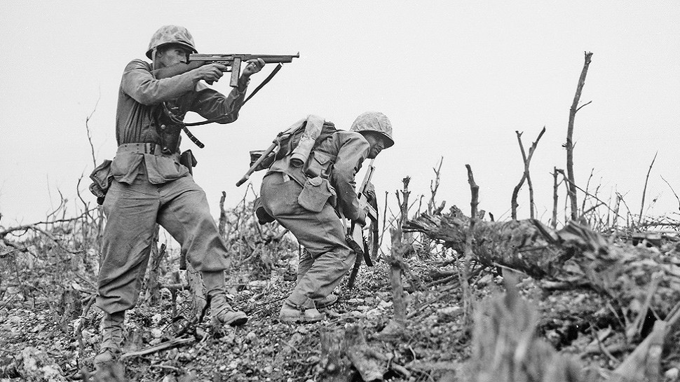 Điều này đến từ việc cơ chế thay đạn phức tạp của khẩu Thompson và còn phức tạp hơn khi sử dụng hộp tiếp đạn 100 viên. Nguồn ảnh: BI.