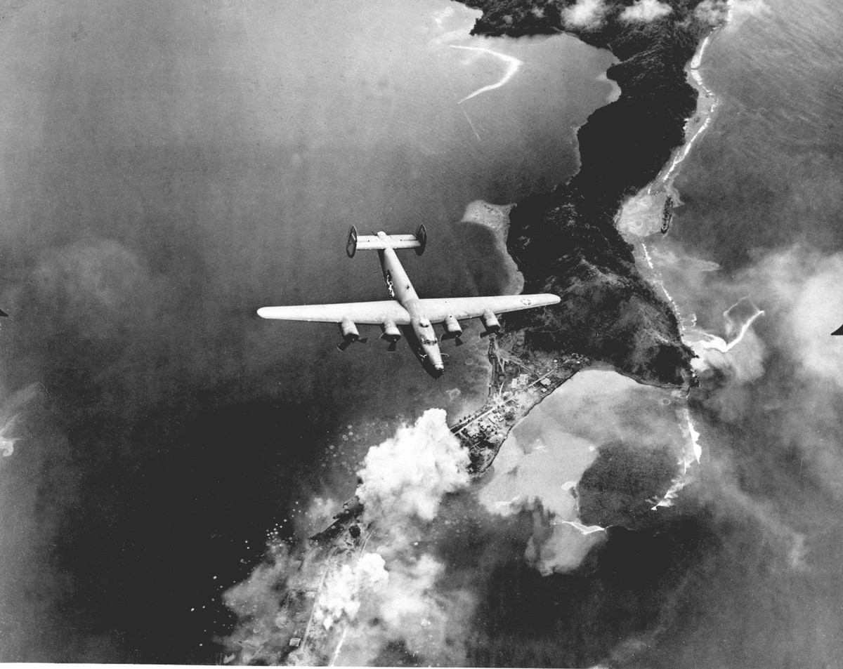 Tới năm 1942, thêm ba hãng nữa ở Mỹ ký hợp đồng với Lầu Năm Góc để lắp ráp B-24 bao gồm North American, Consolidated Aircraft và Douglas giúp tốc độ sản xuất mới loại máy bay này tăng lên một cách chóng mặt. Nguồn ảnh: BI.