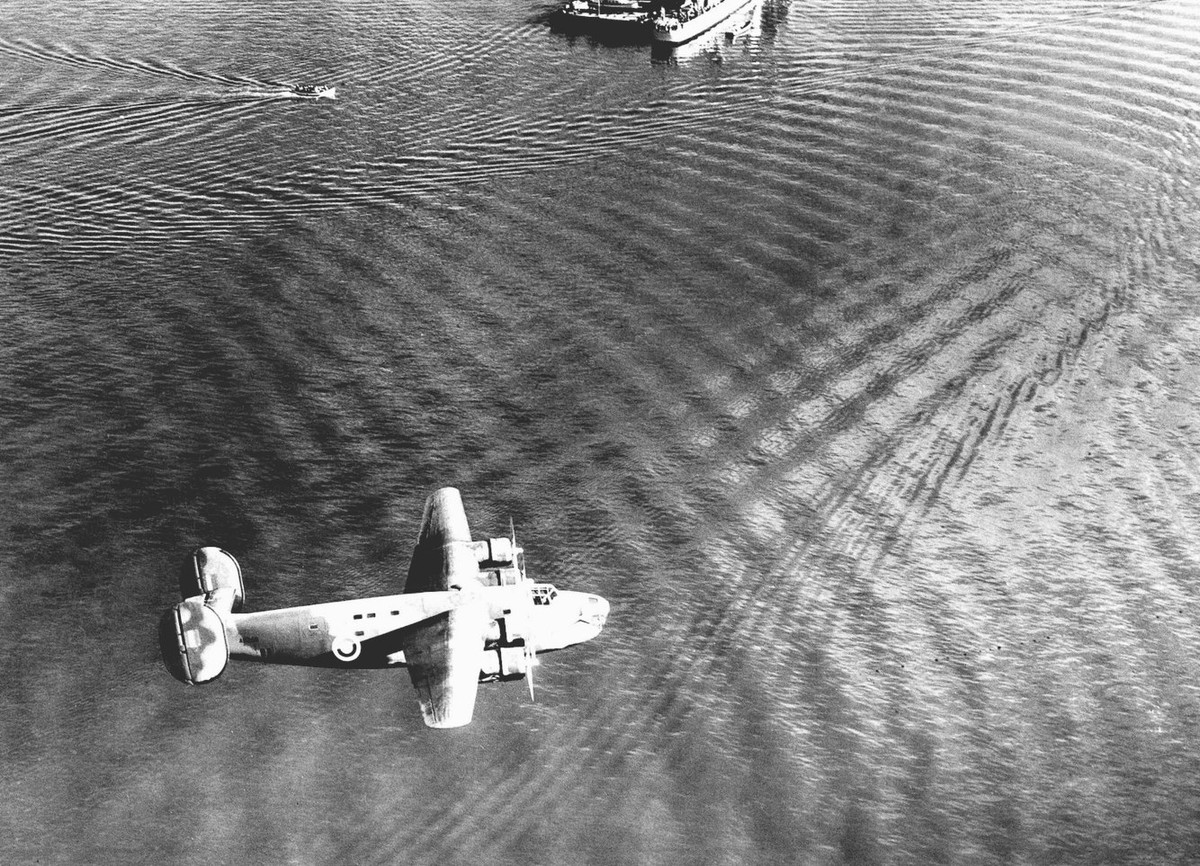 Mỗi chiếc B-24 được lắp ráp từ 9 km dây điện và khoảng 3000 linh kiện khác nhau. Mỗi linh kiện của B-24 có kích thuocs từ 15 cm cho tới tối đa 10 mét. Nguồn ảnh: BI.