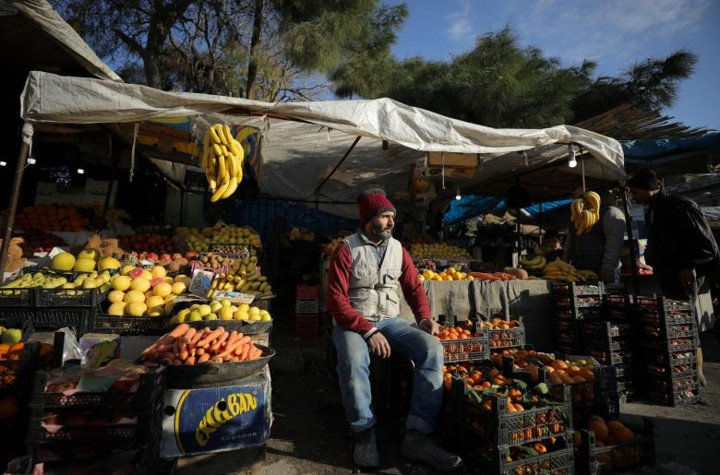 Khu chợ rau quả ở thành phố Manbij.