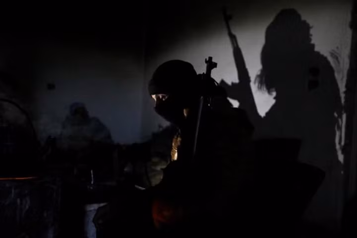 YPG tuyên bố bàn giao quyền kiểm soát thành phố Manbij cho quân đội Syria để tránh diễn ra cuộc tấn công xâm lược của Thổ Nhĩ Kỳ. YPG cũng sẽ rút khỏi miền bắc Syria.