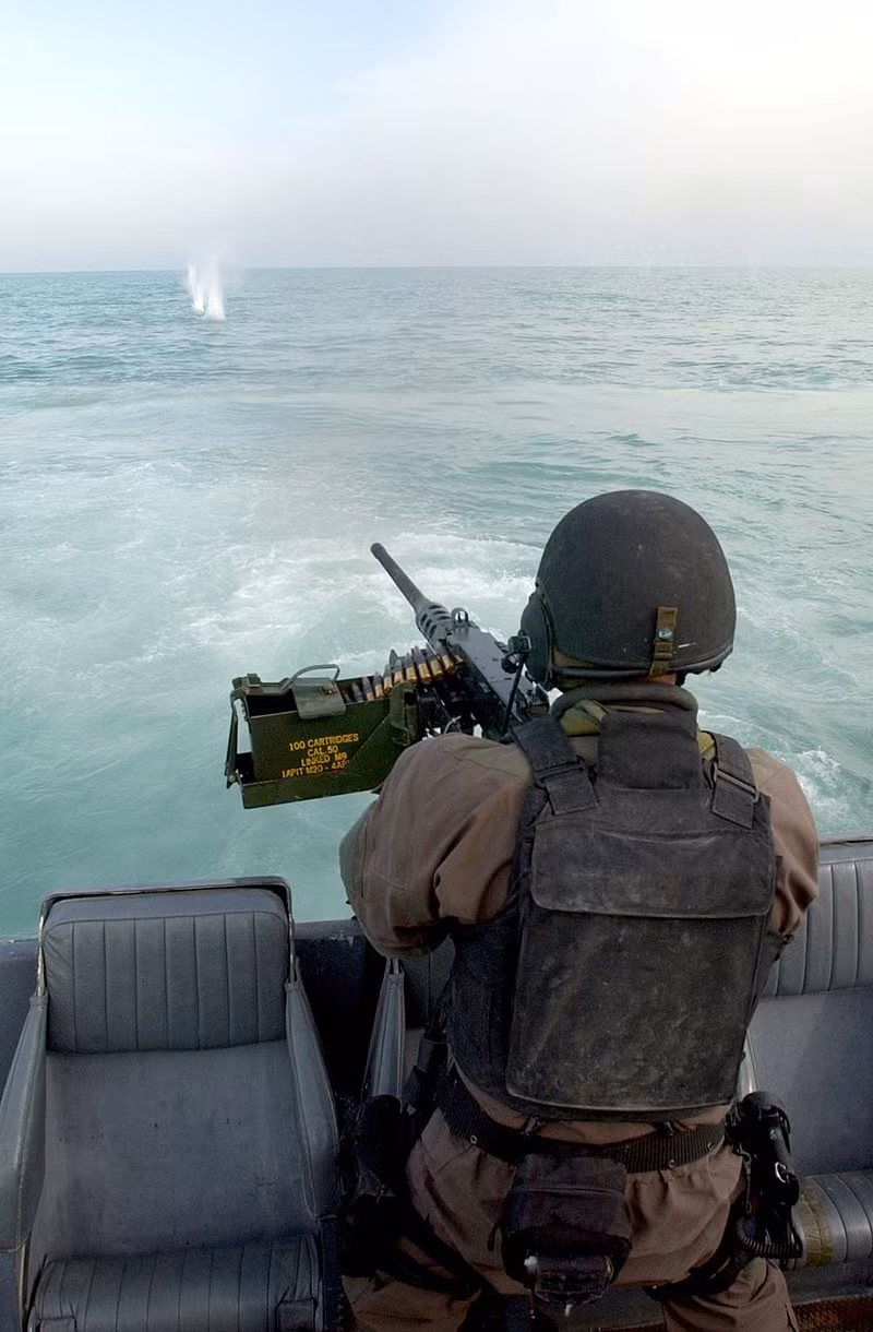 Tầm bắn hiệu quả của M2 Browning lên tới 1.800 mét trong khi đó tầm bắn tối đa của nó có thể lên tới 2.500 mét.