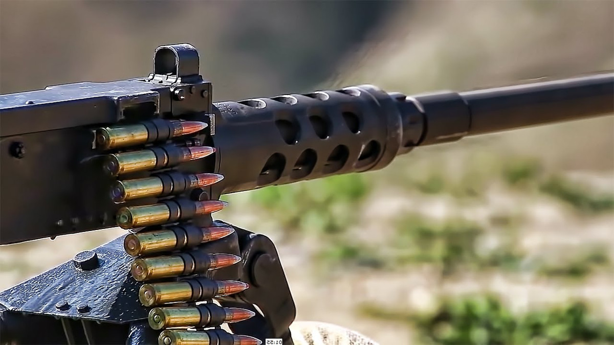 Được thiết kế từ tận năm.... 1918, khẩu súng máy 100 năm tuổi này của quân đội Mỹ đã trải qua hàng trăm cuộc chiến tranh, xung đột nhỏ lẻ trên khắp thế giới và tới nay vẫn trinh chiến tốt trên nhiều mặt trận.