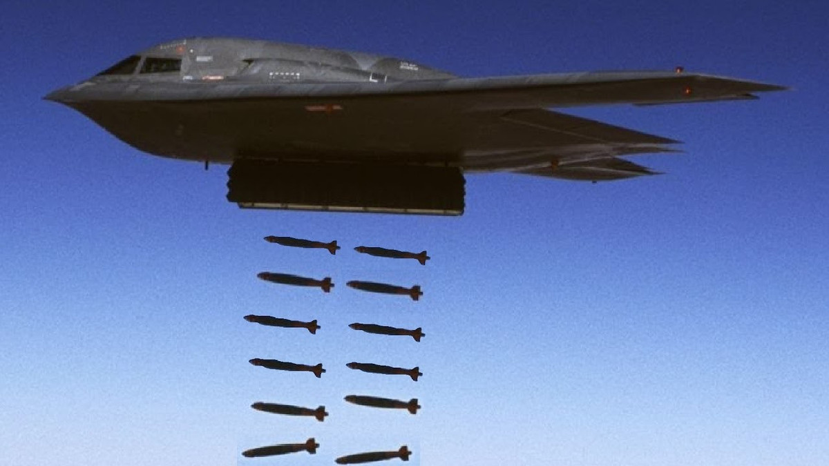 B-2 Spirit có kha năng mang theo tối đa tới 23 tấn bom các loại, trong đó bao gồm nhiều loại bom dẫn đường, bom thông minh hoặc là các loại tên lửa không đối đất. Nguồn ảnh: Flickr.