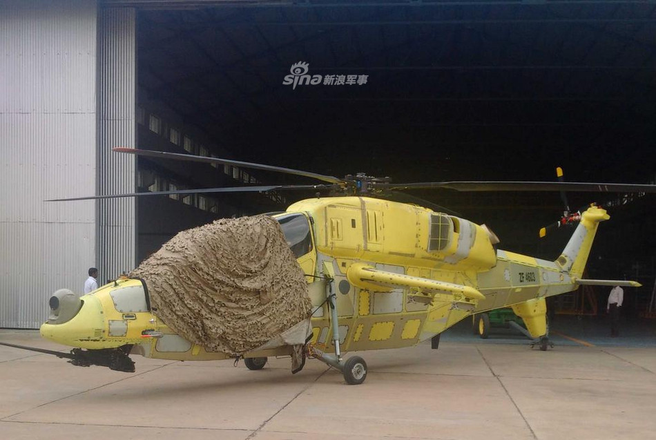 HAL LCH có thể mang theo được tối đa 700 kg vũ khí trong đó bao gồm 1 khẩu pháo 20mm được đặt phía dưới mũi máy bay cùng 4 giá treo cứng ở hai bên cánh vũ khí, cho phép nó mang theo được các loại pháo phản lực và tên lửa các loại. Nguồn ảnh: Sina.