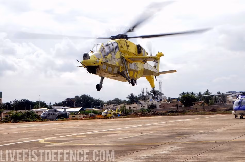 Trần bay tối đa của HAL LCH vào khoảng 6500 mét và có tốc độ leo cao khoảng 12 mét/giây. Loại trực thăng này có thể hoạt động liên tục trên không tối đa 190 phút. Nguồn ảnh: Sina.