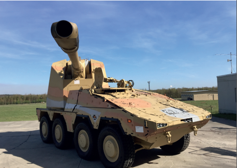 Boxer RCH 155 được giới thiệu vào năm 2014. Các thử nghiệm bắn ban đầu diễn ra trong cùng năm. Nhìn chung, Boxer RCH 155 là một hệ thống pháo hiện đại và tiên tiến với kíp chiến đấu được rút gọn xuống chỉ còn 2 người. Nguồn ảnh: Military-today.