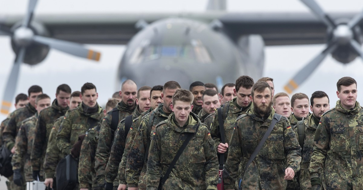 Cụ thể, quân đội nước này đang thiếu tới 21.500 sĩ quan và binh lính. Nếu như vấn đề thiếu tiền và trang bị có thể giải quyết nhanh chóng thì việc thiếu nhân lực sẽ là thách thức cực kỳ lớn cho quân đội nước này. Nguồn ảnh: BI.