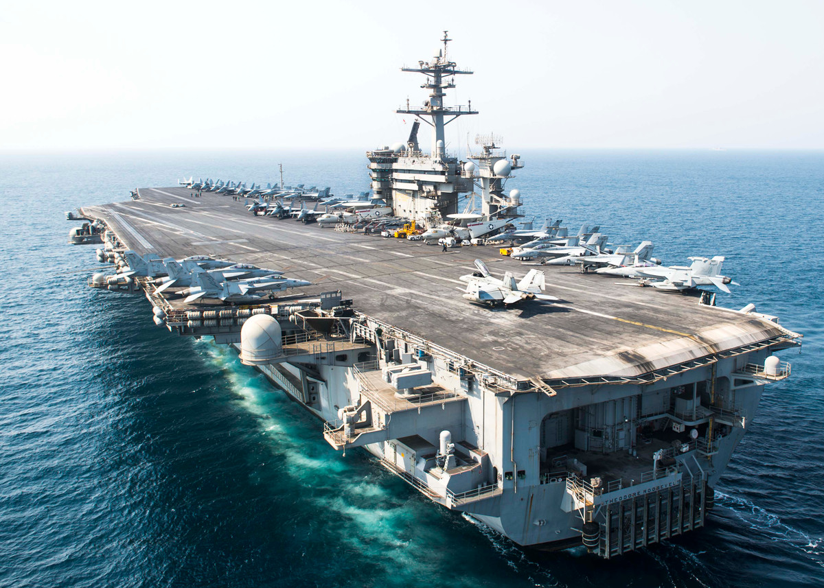 USS Abraham Lincoln (CVN-72) được đưa vào hoạt động vào tháng 11 năm 1989 và hoạt động lớn đầu tiên của nó chính là là sơ tán lực lượng Mỹ khỏi Philippines sau khi núi lửa Pinatubo phun trào. Nguồn ảnh: Militarytoday.