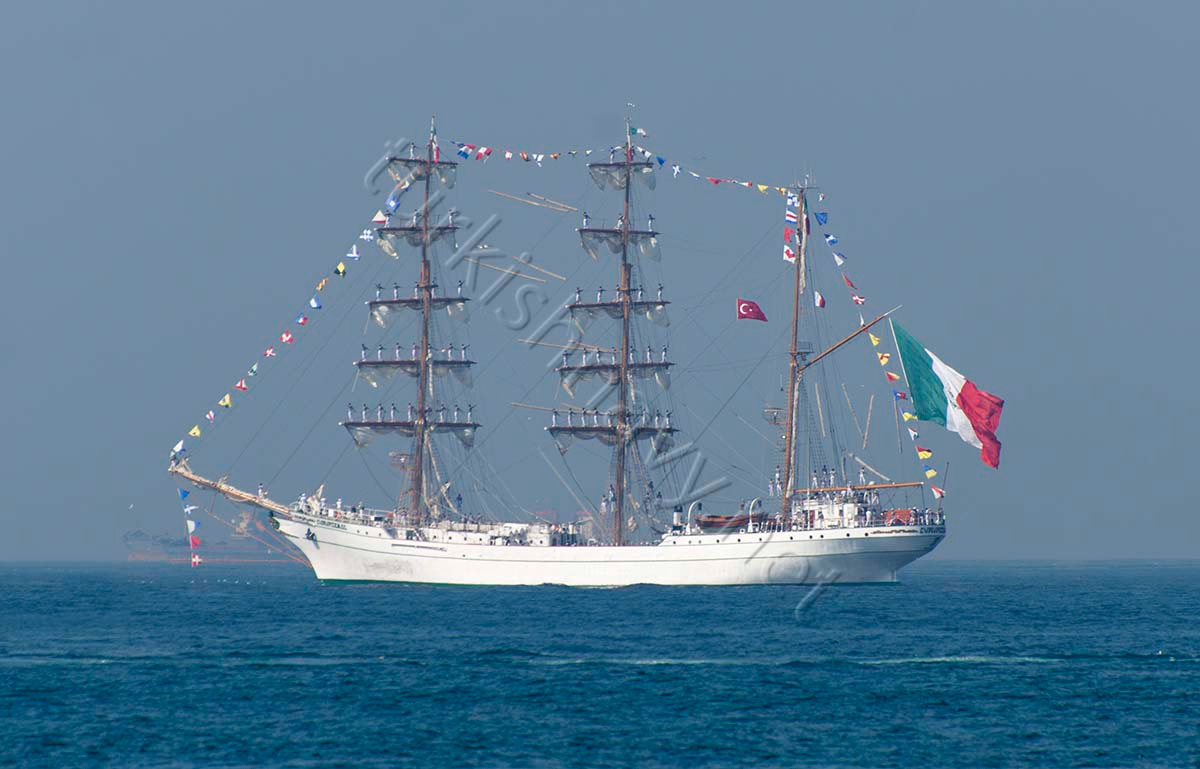 Bất ngờ hơn, Hải quân Mexico còn sở hữu một tàu buồm cực lớn, chuyên làm nhiệm vụ huấn luyện. Nguồn ảnh: GFP.