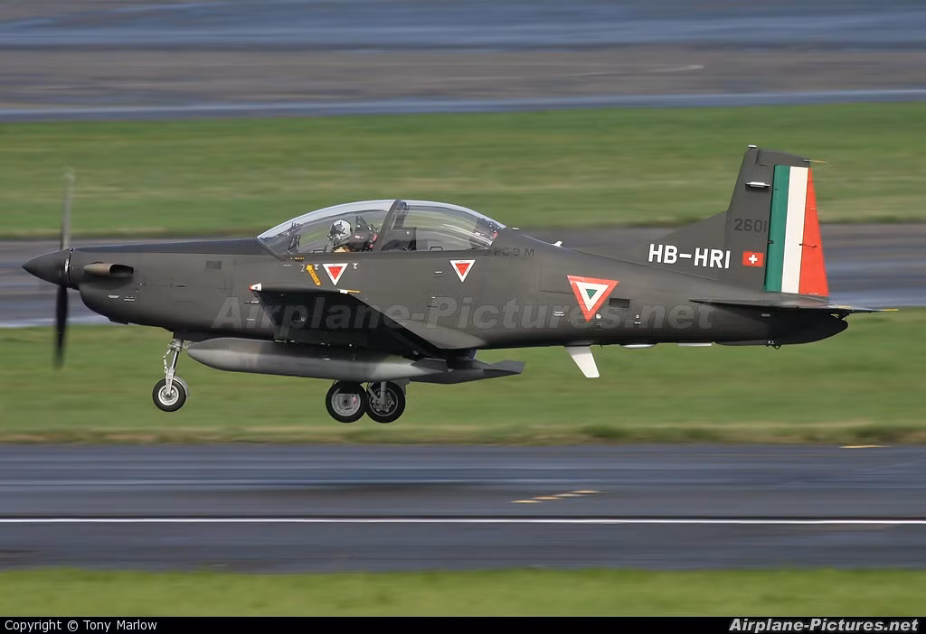 Ngoài ra, các loại máy bay cường kích và các loại máy bay hạng nhẹ/huấn luyện cũng là một lực lượng cực kỳ quan trọng của quân đội nước này trong cuộc chiến chống ma tuý. Nguồn ảnh: Airplane.