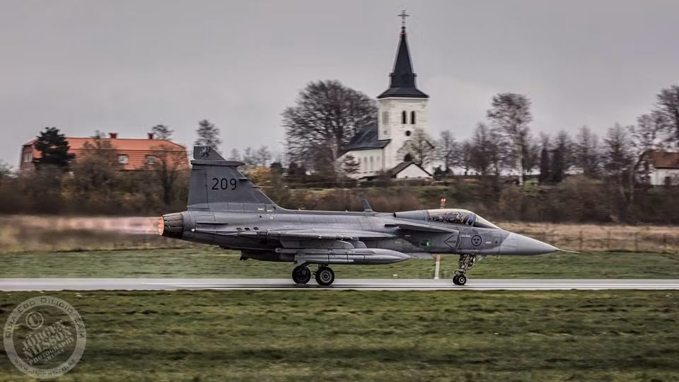 So với các loại chiến đấu cơ khác của Thuỵ Điển trước đó như JA 37 Viggen, JAS 39 có khả năng linh hoạt cao hơn và chi phí hoạt động chỉ bằng 2/3. Nguồn ảnh: WOS.