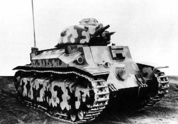 Một loại xe tăng khác có thiết kế gần như tương đồng với FT-17 đó là xe tăng hạng trung Char D2. Loại xe tăng này được Pháp sản xuất ra chỉ 100 chiếc trước khi nước này rơi vào tay Đức và là một trong những loại xe tăng trinh sát được đánh giá hiệu quả nhất thời bấy giờ. Nguồn ảnh: Warhistoryonline.