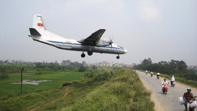 Tất nhiên là ở thời điểm hiện tại, An-26 đã được quay về nhiệm vụ chính của mình, trở thành một máy bay vận tải và không còn làm nhiệm vụ... ném bom nữa. Loại máy bay này có khả năng mang theo trọng tải tối đa 5500 kg. Nguồn ảnh: Pinterest.