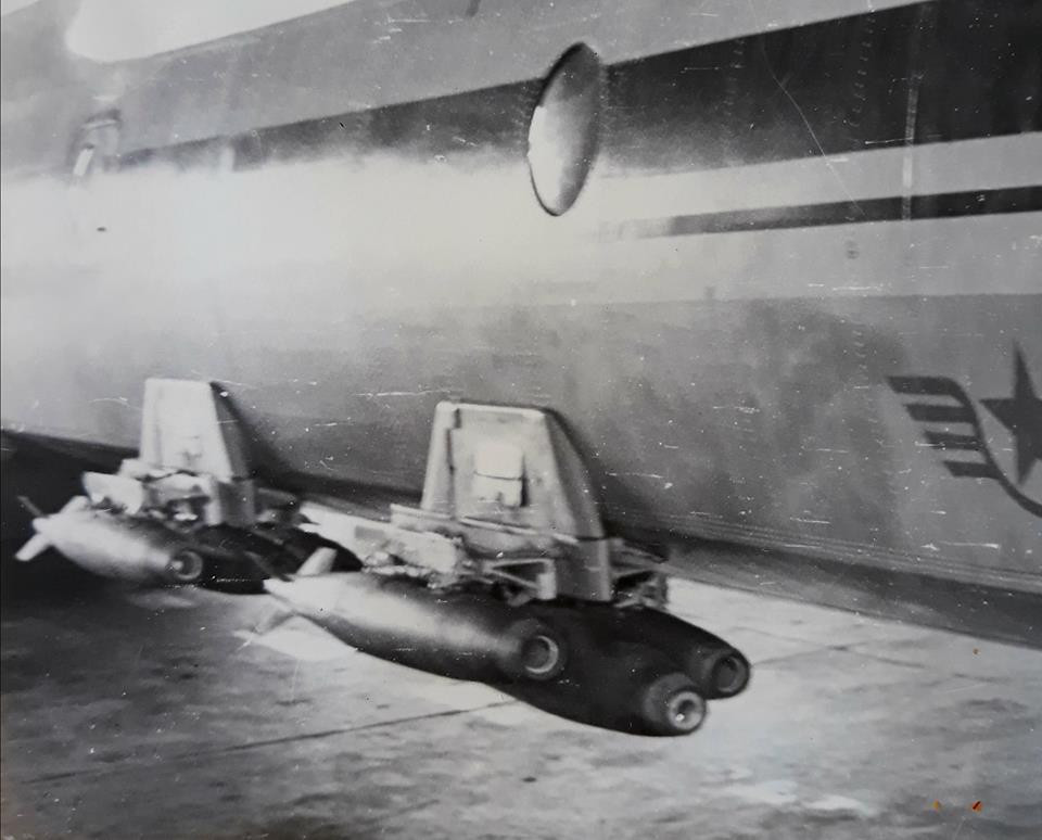 Các máy bay An-26 được cải tiến thành máy bay ném bom tại Nhà máy Sửa chữa máy bay A41 thuộc Cục Kỹ thuật. Nguồn ảnh: BTĐĐ.