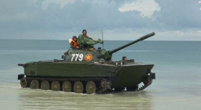 Cùng với PT-76, K63 ngày nay cũng được đánh giá là loại phương tiện thiết giáp lội nước quan trọng bậc nhất trong biên chế Hải quân Đánh bộ Việt Nam. Nguồn ảnh: QPVN.
