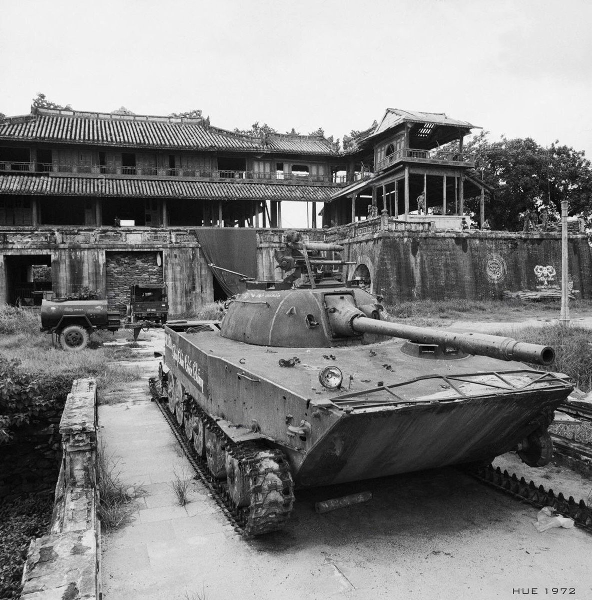 Những chiếc K63 đầu tiên được chuyển tới biên chế của Quân đội Nhân dân Việt Nam trong giai đoạn 1970 cho tới 1971. Các tài liệu lịch sử ghi nhận lại trận đầu ra quân của loại xe tăng lội nước K63 trong biên chế của ta là vào năm 1972. Nguồn ảnh: Warhistory.