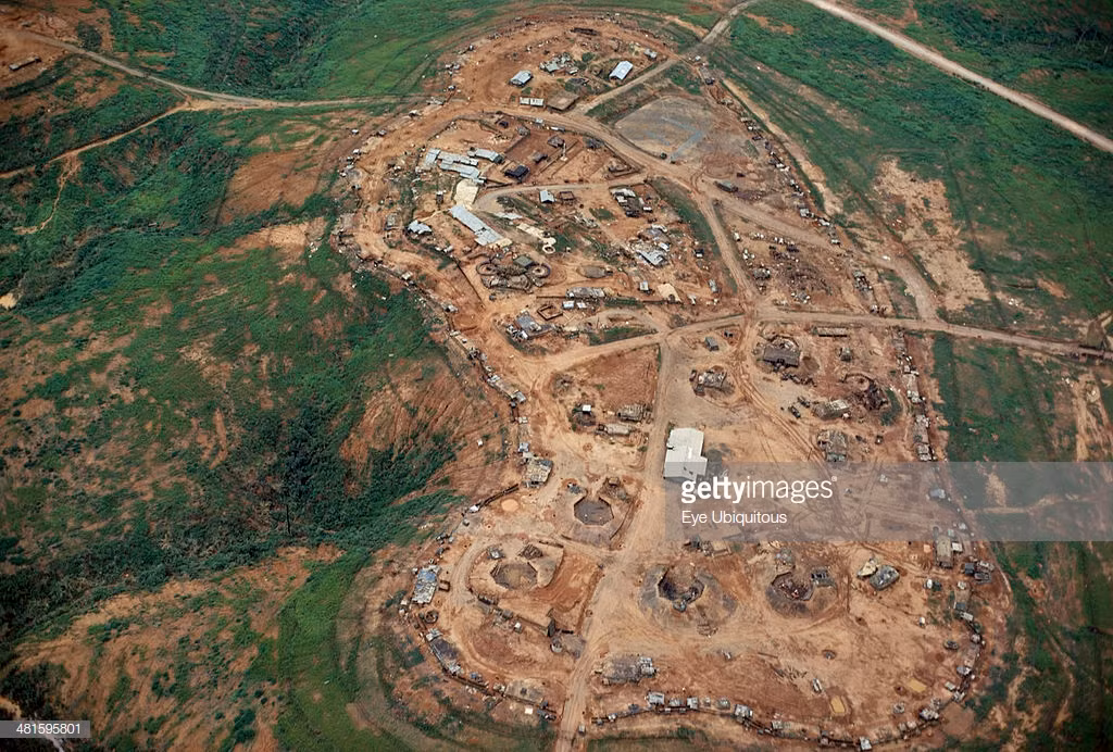 Với đặc điểm độ cao trung bình lớn, các căn cứ quân sự của Mỹ cũng mọc lên như nấm trên Tây Nguyên với các nhiệm vụ chính là truyền tin, yểm trợ không quân, yểm trợ pháo binh hay đơn giản chỉ là chặn đường tiến quân của quân đội ta. Nguồn ảnh: Gettyimg.