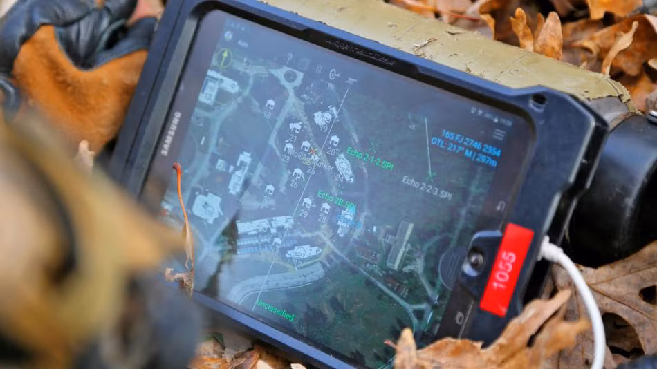 Hệ thống điều khiển của các loại phương tiện chiến đấu tự hành được Mỹ thử nghiệm ở Indiana, toàn bộ thông tin tình báo trên chiến trường sẽ được truyền tới hệ thống này, cho binh lính cái nhìn rộng nhất với nhiều thông tin nhất có thể về những gì đang diễn ra dưới đất và trên không trong khu vực giao tranh. Nguồn ảnh: Sina.