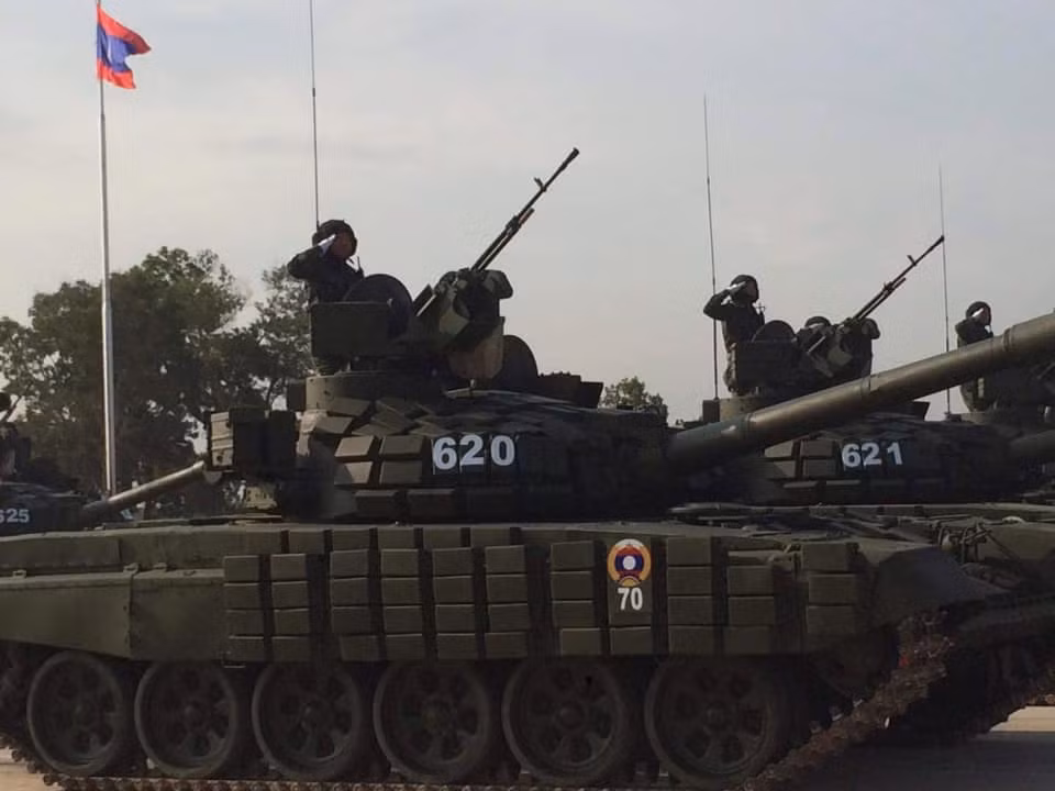 Biến thể T-72 được Lào chọn mua của Nga là T-72B1MS. Biến thể này được xem là có khả năng chiến đấu tiệm cận với T-90S - phiên bản xe tăng chủ lực mà Việt Nam mua của Nga. Nguồn ảnh: ອຍເປັນຄົນລາວ.