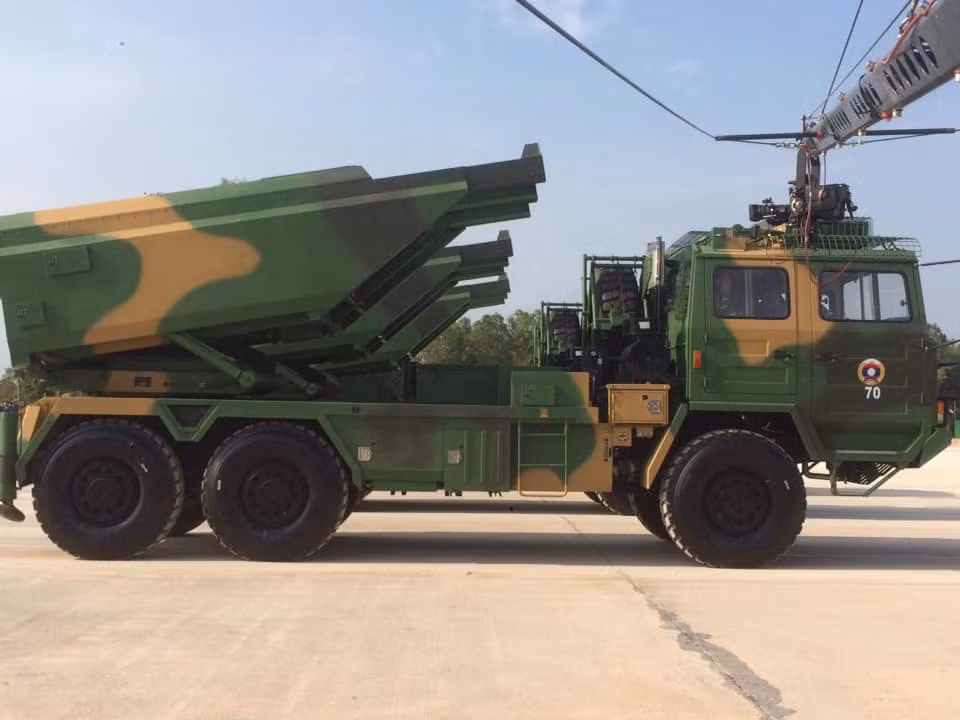 Thậm chí truyền thông trong khu vực còn khẳng định, pháo phản lực phóng loạt SR-5 của Quân đội Nhân dân Cách mạng Lào là một trong những loại pháo phản lực phóng loạt mạnh nhất ở Đông Dương nói riêng và Đông Nam Á nói chung. Nguồn ảnh: ອຍເປັນຄົນລາວ.