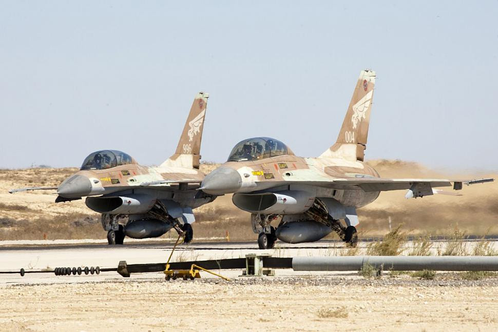 Đây chính là loại tiêm kích chủ yếu được Israel sử dụng trong những cuộc không kích "chống khủng bố" vào địa phận của Syria. Các loại F-16 mà Israel sử dụng bao gồm phiên bản F-16C, F-16D và F-16I - một phiên bản được Israel tự cải biên. Nguồn ảnh: Wiki.