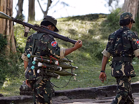 Để phát triển quân đội mình, Campuchia không những hiện đang mời sĩ quan Mỹ tới huấn luyện mà còn gửi cán bộ sang Việt Nam và Trung Quốc để được đào tạo quân sự. Nguồn ảnh: Military.