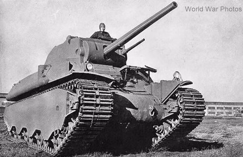 Xe tăng hạng nặng M6 có kíp chiến đấu lên tới 6 người trong đó có một tài xế, một trưởng xe, một lái xe, một xạ thủ và có tới hai nạp đạn viên dù khẩu pháo mà nó sử dụng chỉ là loại pháo 76,2mm. Nguồn ảnh: Warhistory.