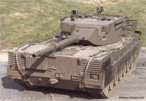 Xe tăng được trang bị hệ thống điều khiển hỏa lực có thiết bị đo xa bằng laser cũng như hệ thống tầm nhìn qua mái ổn định cho chỉ huy. Nguồn ảnh: Military-today.
