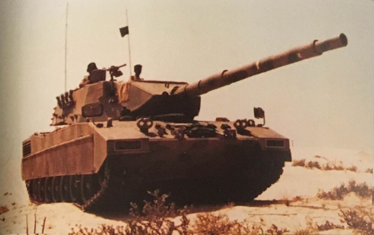 Xe tăng chiến đấu chủ lực này có vỏ và tháp pháo bằng thép hàn toàn bộ. Nó được trang bị hệ thống bảo vệ NBC và hệ thống chữa cháy tự động. Nguồn ảnh: Military-today.